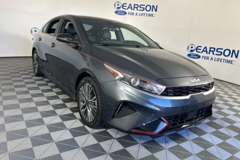 2022 Kia Forte GT-Line photo 1