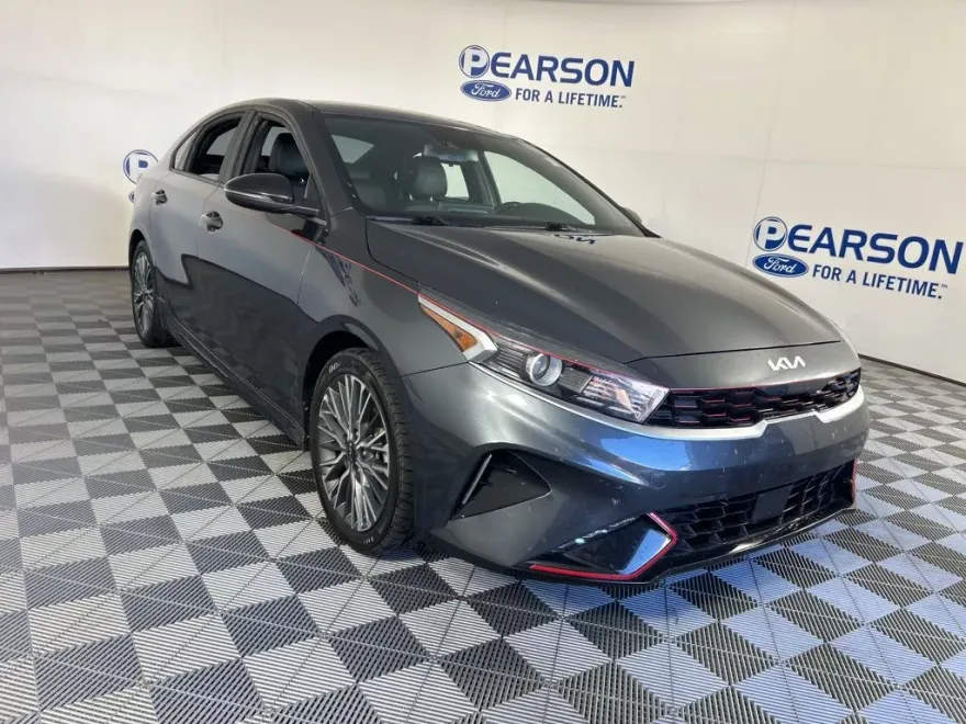 2022 Kia Forte GT-Line photo 1