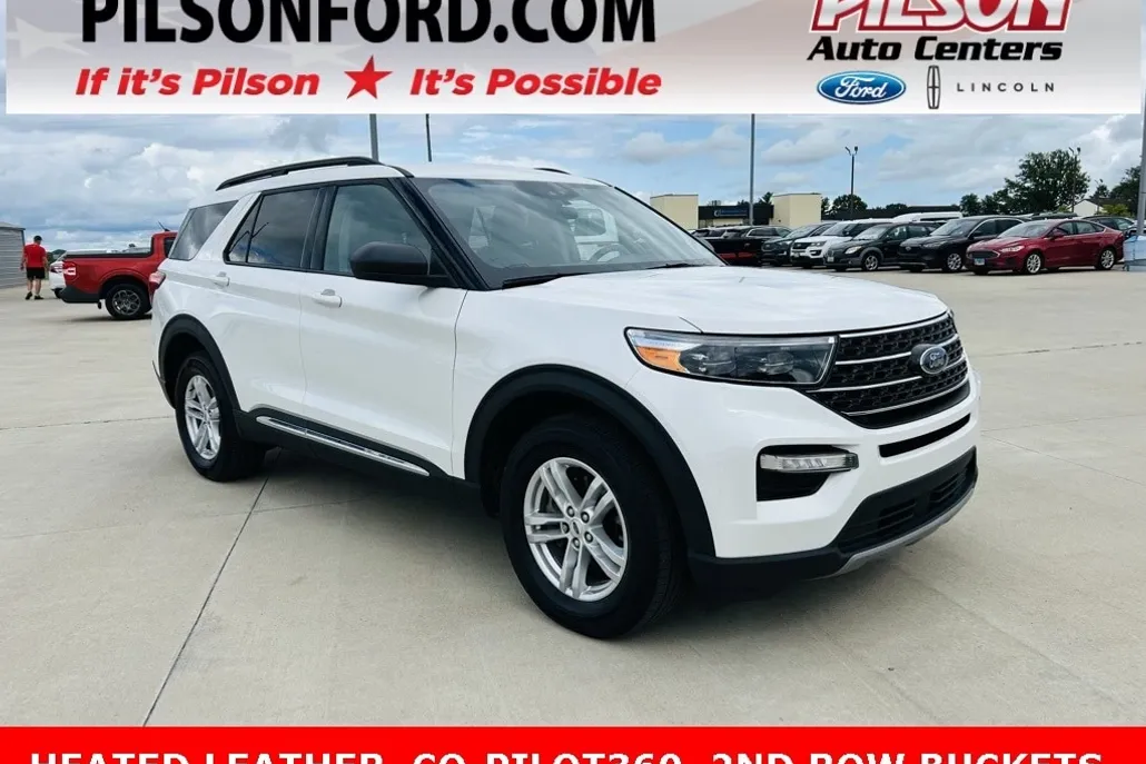 2023 Ford Explorer XLT photo 1