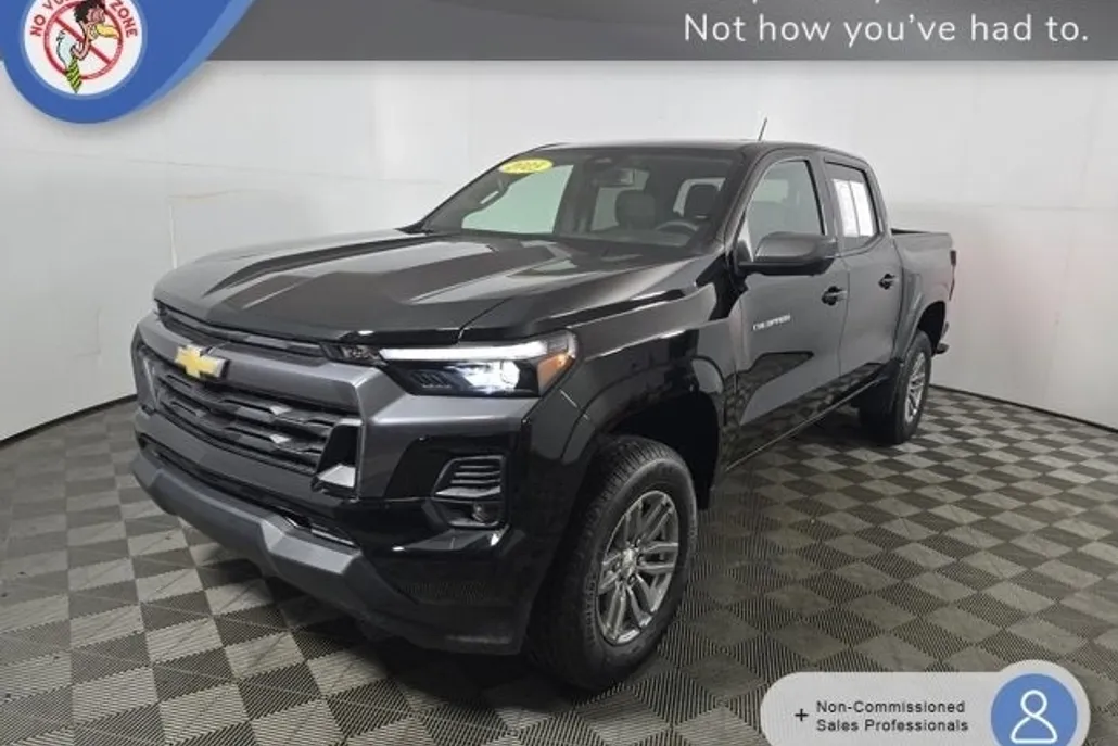 2025 Chevrolet Colorado Work Truck LT photo 1