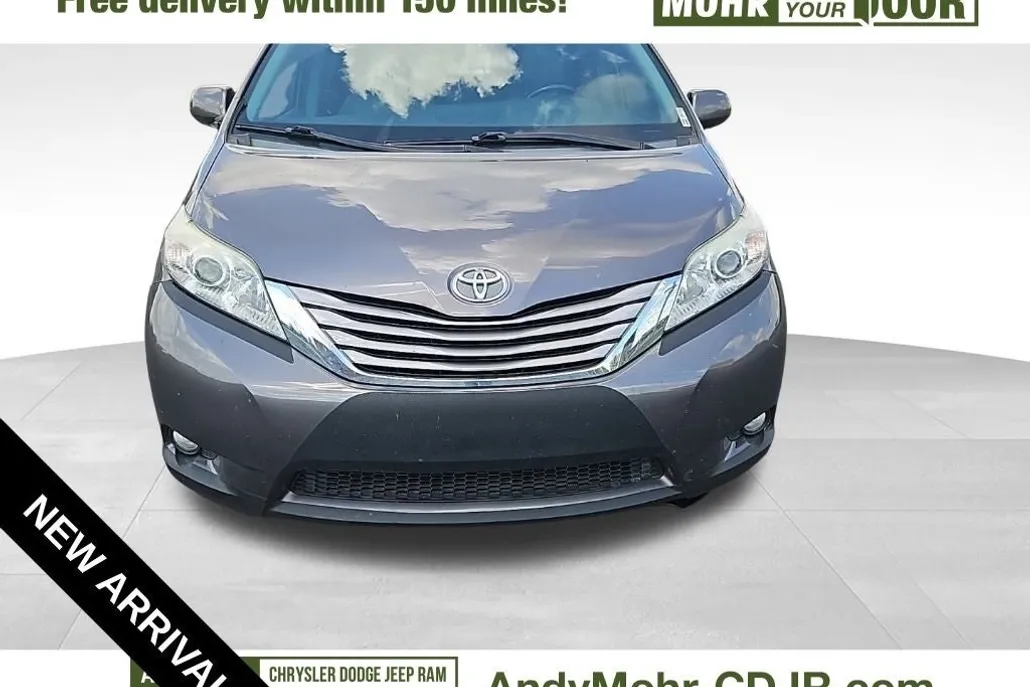 2016 Toyota Sienna XLE photo 1