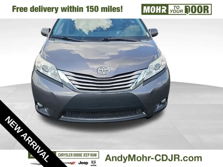 2016 Toyota Sienna XLE photo 1