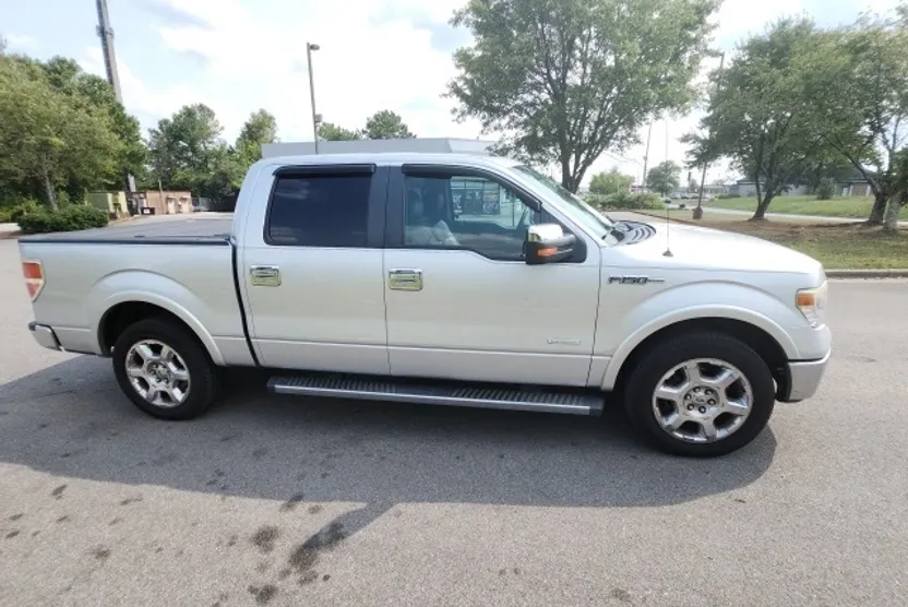 2013 Ford F-150 Lariat photo 1