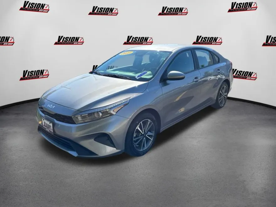 2023 Kia Forte LXS photo 1