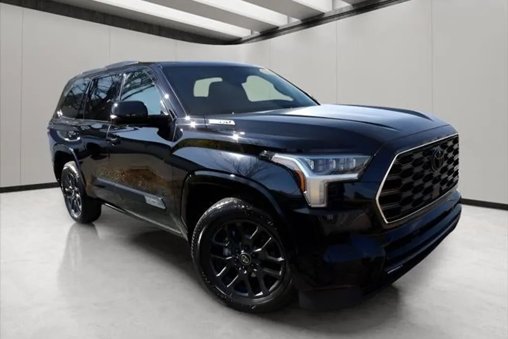 2025 Toyota Sequoia Platinum photo 1