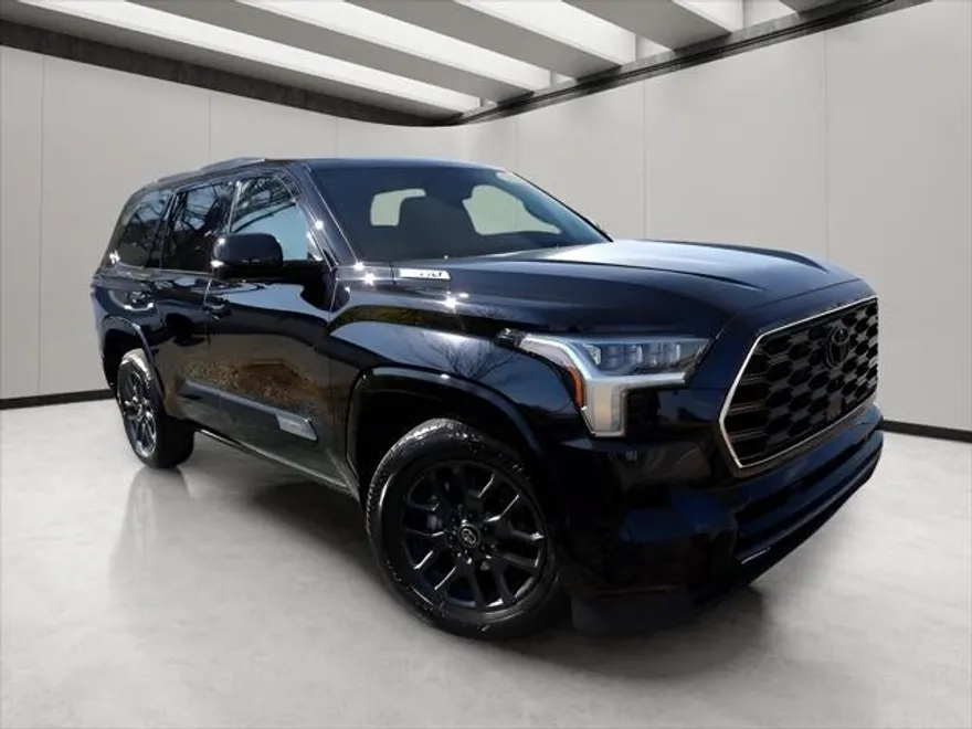 2025 Toyota Sequoia Platinum photo 1