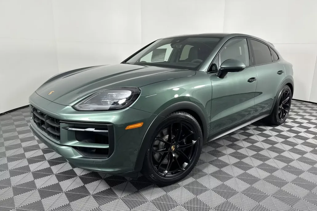 2025 Porsche Cayenne Coupe GTS photo 1