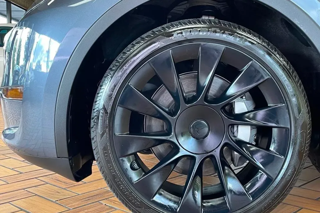 2023 Tesla Model Y Long Range photo 1