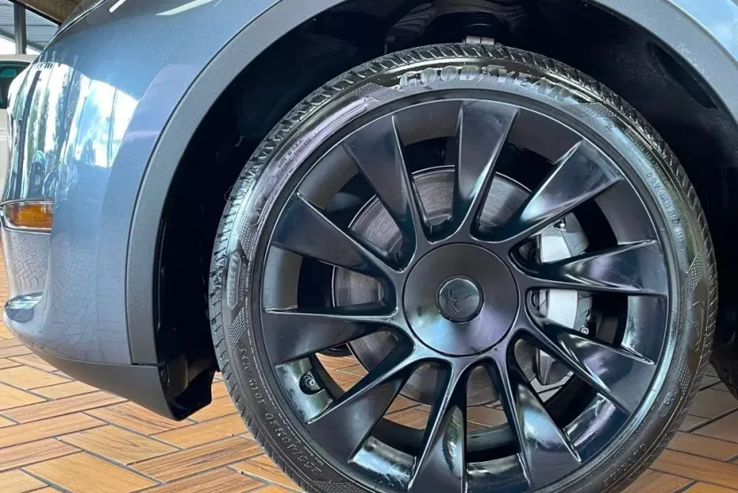 2023 Tesla Model Y Long Range photo 1
