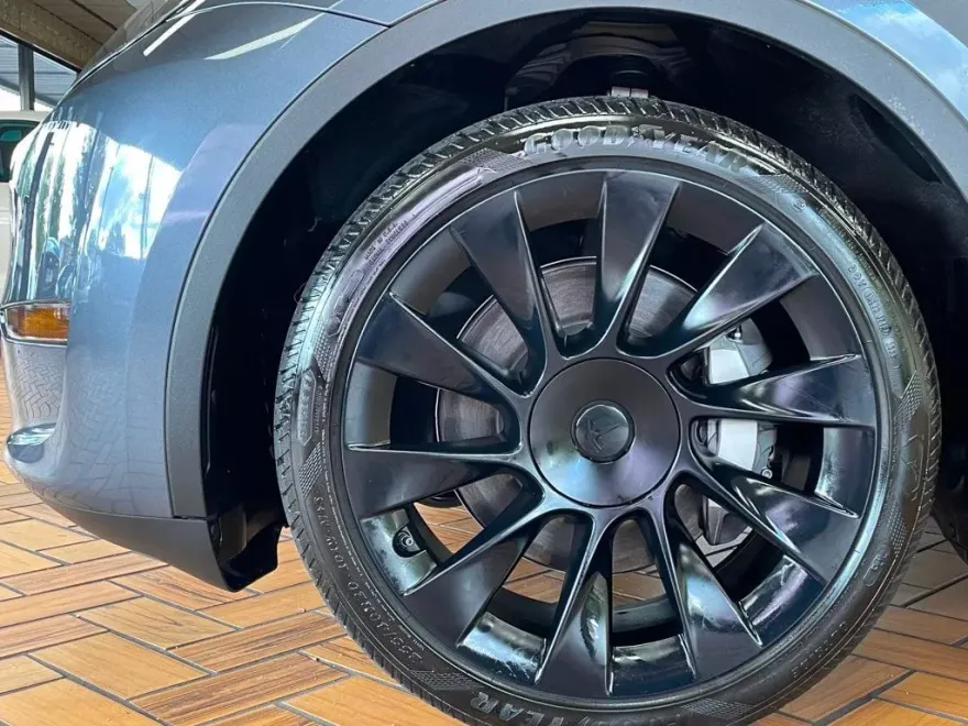 2023 Tesla Model Y Long Range photo 1