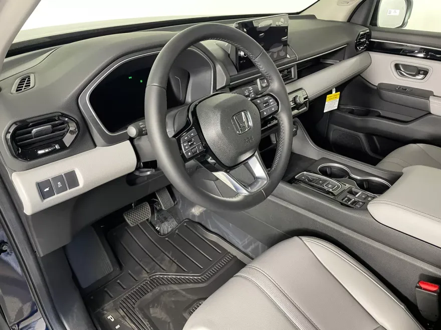 2025 Honda Pilot Touring photo 1