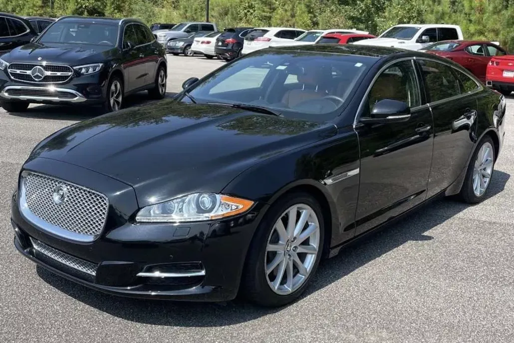 2013 Jaguar XJ photo 1