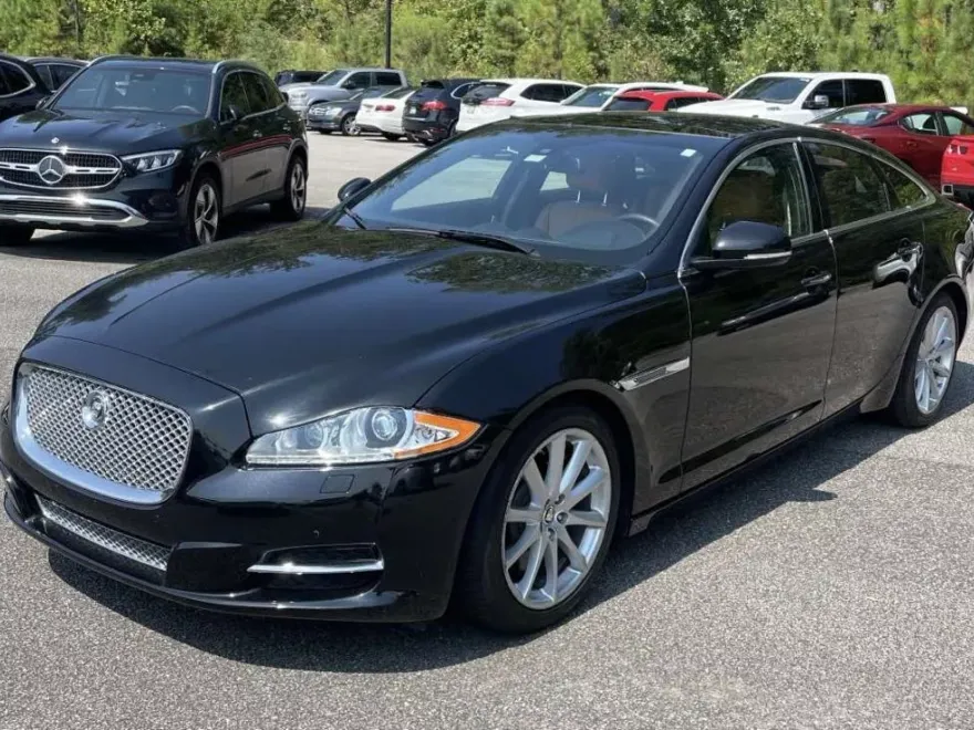 2013 Jaguar XJ photo 1