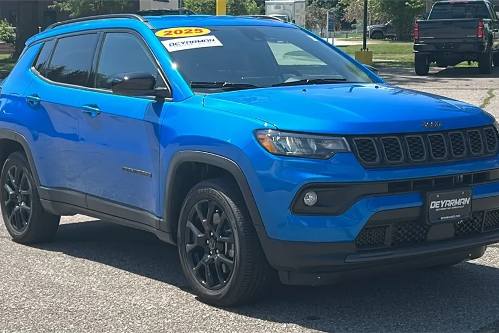 2025 Jeep Compass Latitude photo 1