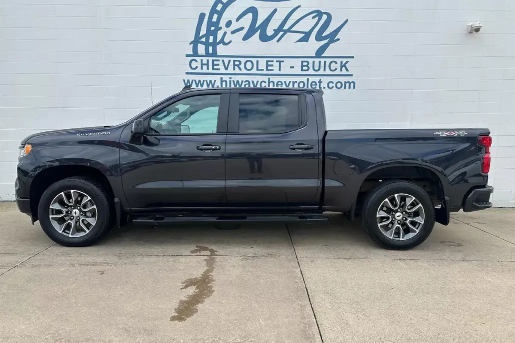 2024 Chevrolet Silverado 1500 RST photo 1