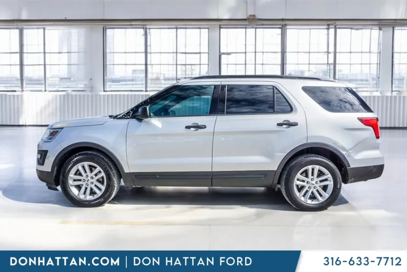 2016 Ford Explorer Base photo 1