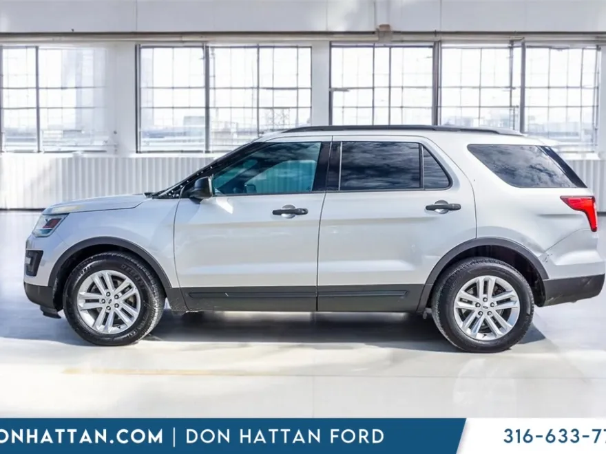 2016 Ford Explorer Base photo 1