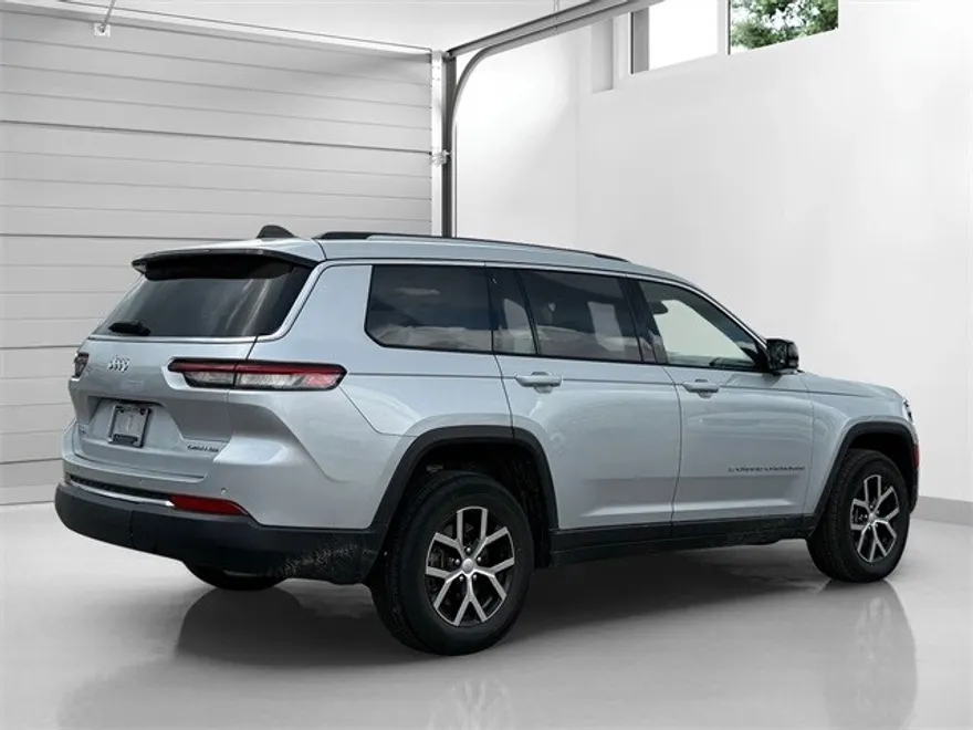 2023 Jeep Grand Cherokee Limited photo 1