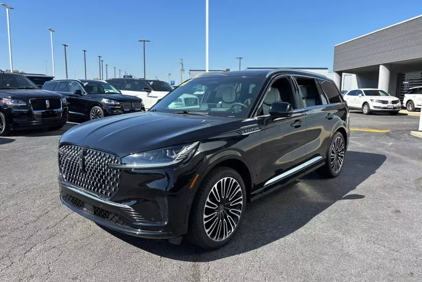 2025 Lincoln Aviator Black Label photo 1