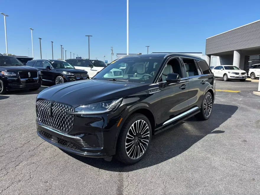 2025 Lincoln Aviator Black Label photo 1