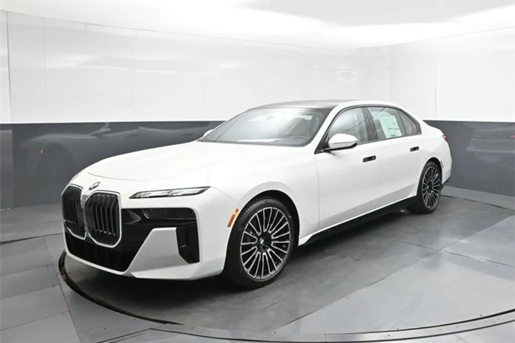 2025 Bmw 740i photo 1
