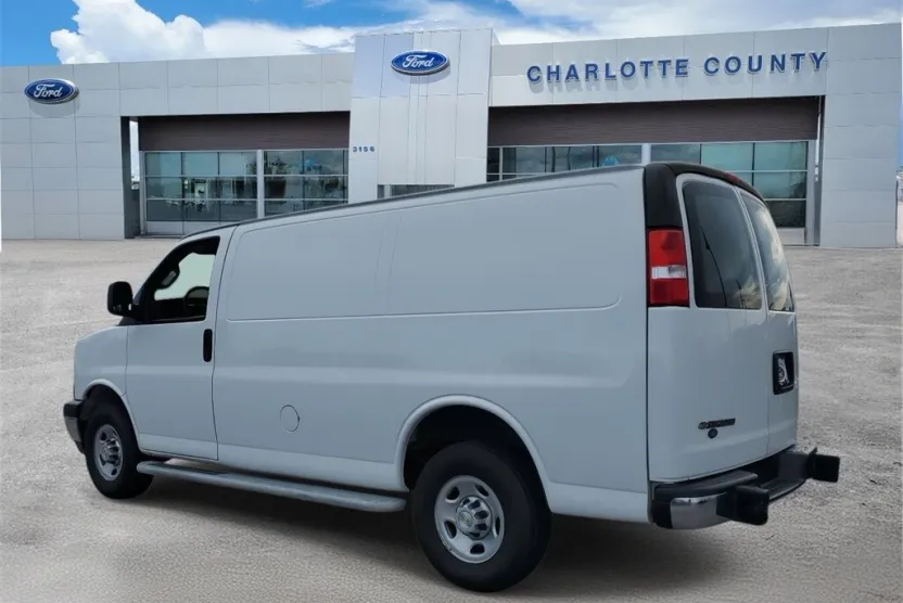 2022 Chevrolet Express 2500 Work Cargo Van photo 1