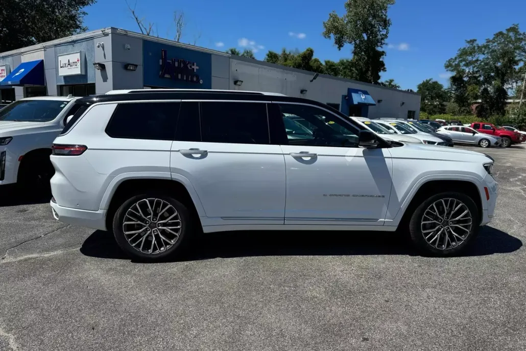 2023 Jeep Grand Cherokee L Summit Reserve photo 1