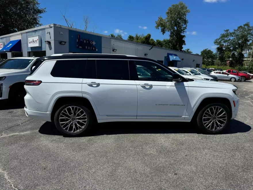 2023 Jeep Grand Cherokee L Summit Reserve photo 1