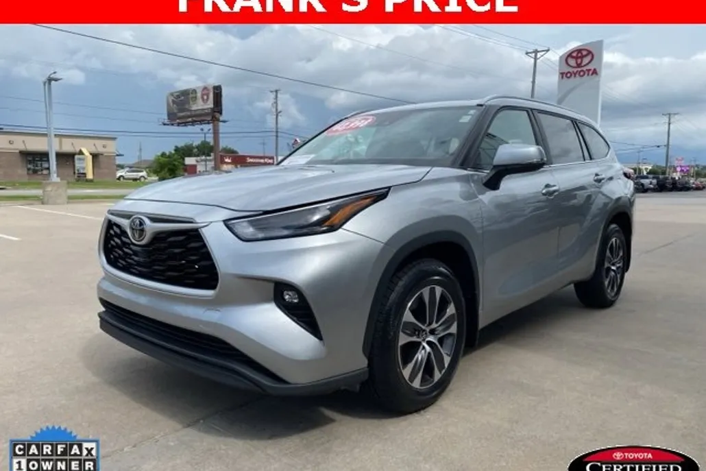 2024 Toyota Highlander XLE photo 1