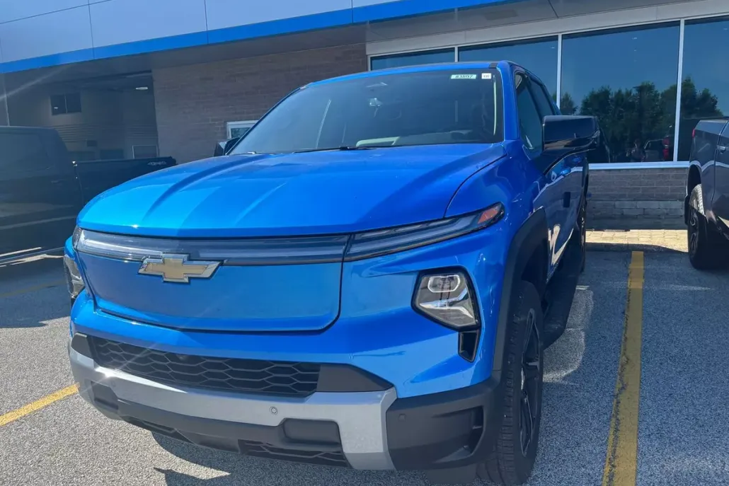 2026 Chevrolet Silverado EV LT photo 1