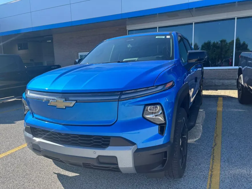 2026 Chevrolet Silverado EV LT photo 1