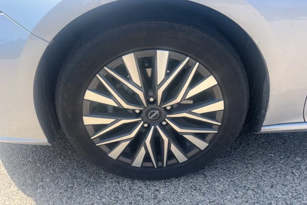 2023 Nissan Altima 2.5 SV photo 1