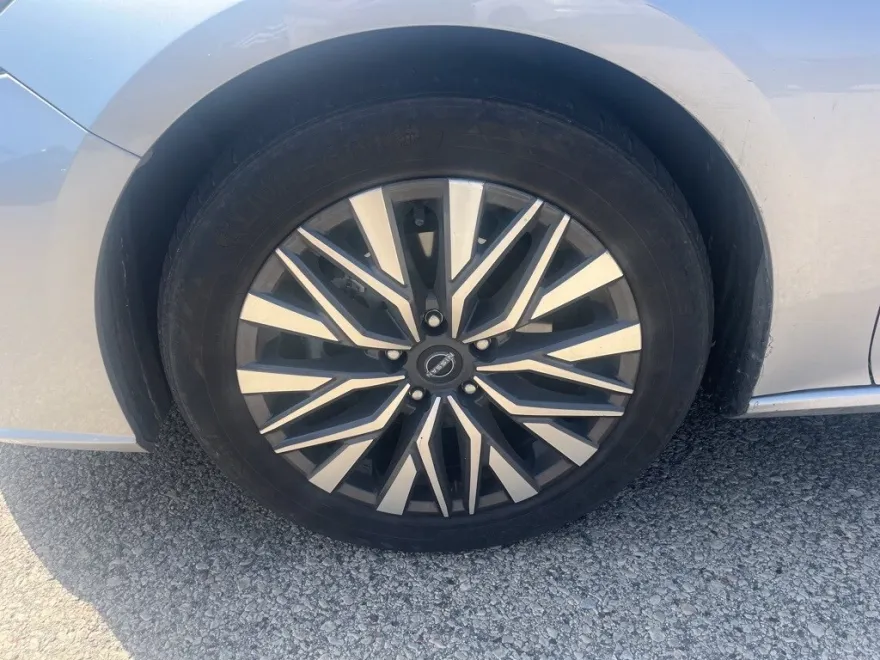 2023 Nissan Altima 2.5 SV photo 1