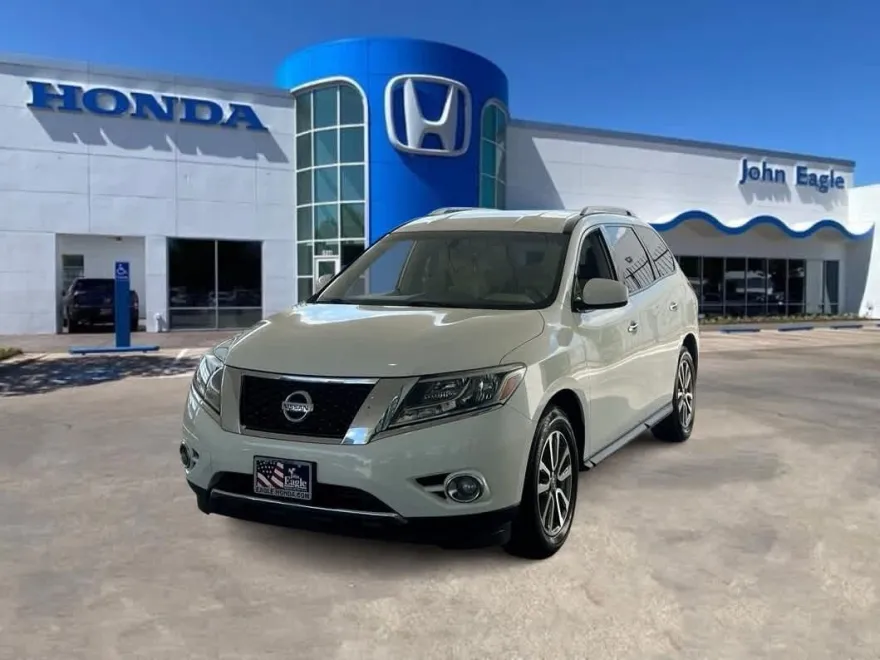 2016 Nissan Pathfinder SV photo 1