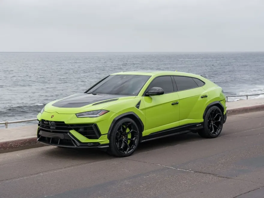 2024 Lamborghini Urus Performante photo 1