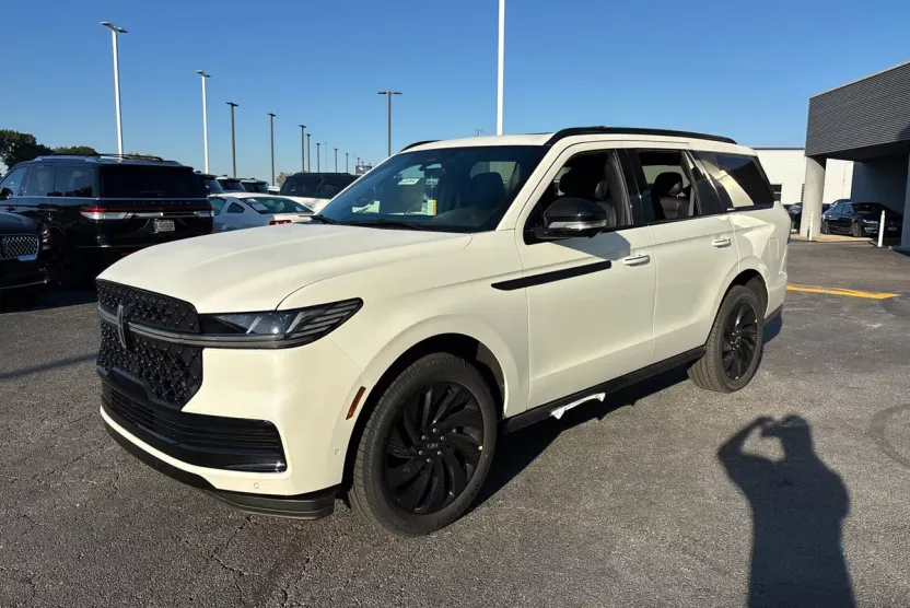 2025 Lincoln Navigator Reserve photo 1