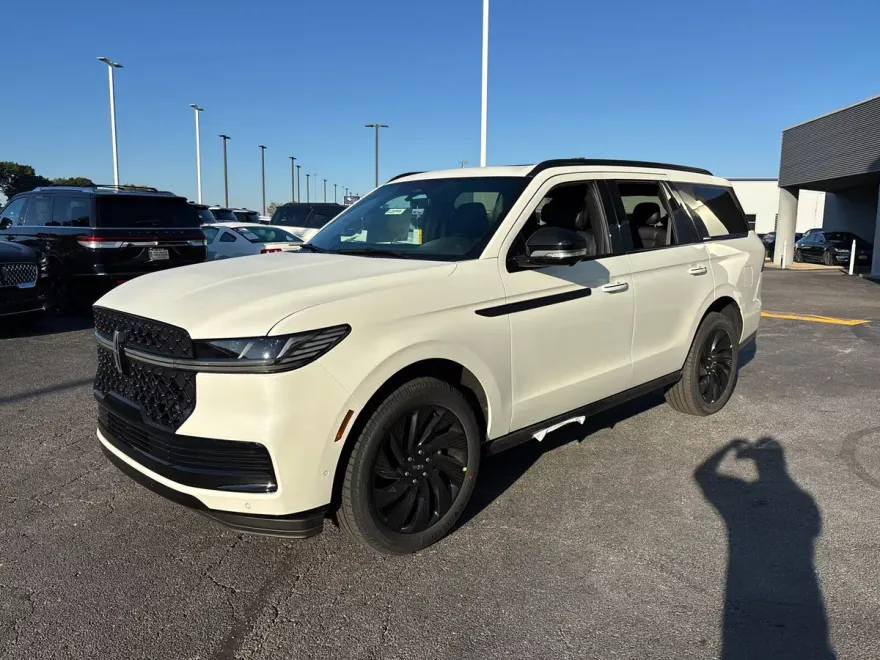 2025 Lincoln Navigator Reserve photo 1