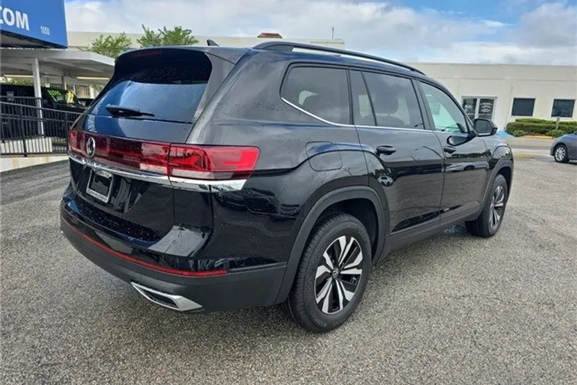 2026 Volkswagen Atlas SE photo 1