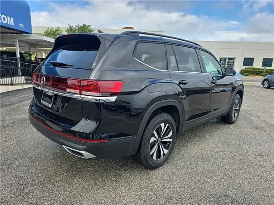 2026 Volkswagen Atlas SE photo 1
