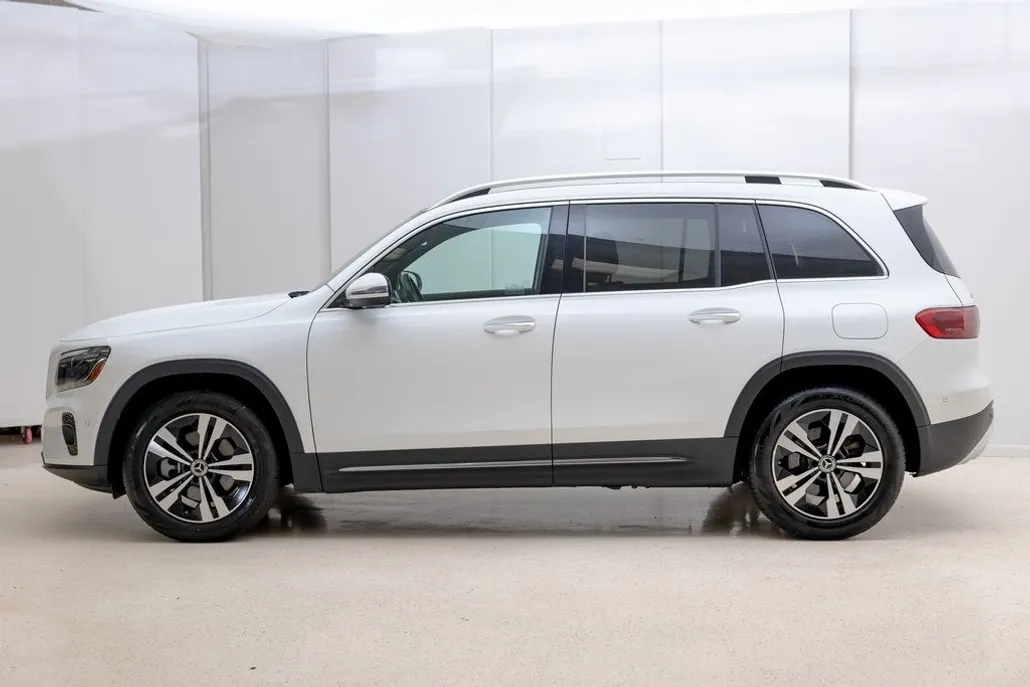 2024 Mercedes Benz GLB 250 4MATIC photo 1