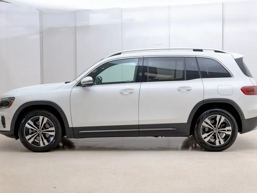 2024 Mercedes Benz GLB 250 4MATIC photo 1
