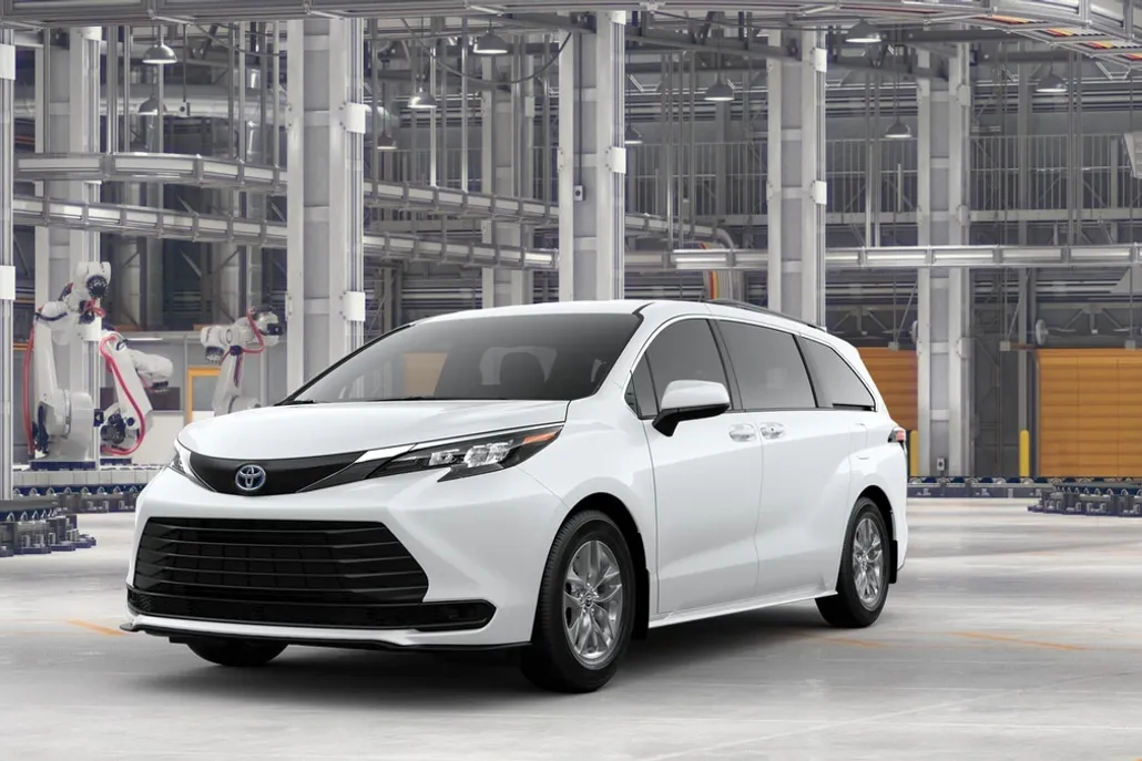 2025 Toyota Sienna LE photo 1