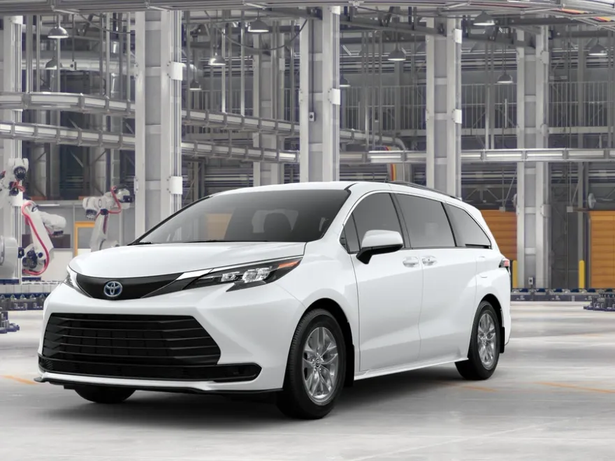 2025 Toyota Sienna LE photo 1