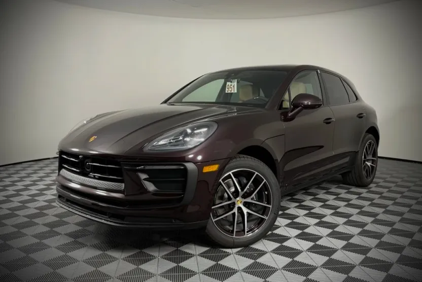 2025 Porsche Macan T photo 1