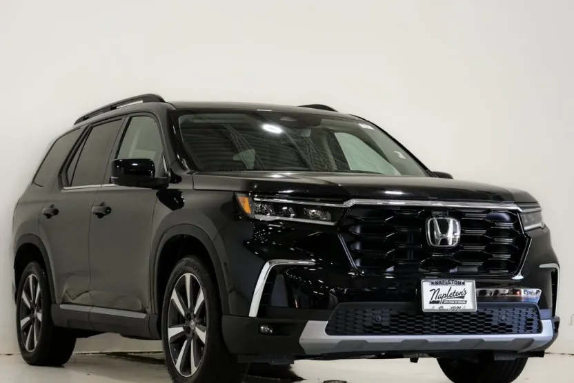 2023 Honda Pilot Touring photo 1