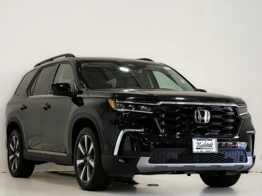 2023 Honda Pilot Touring photo 1
