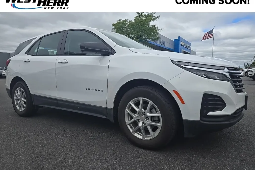2023 Chevrolet Equinox LS photo 1