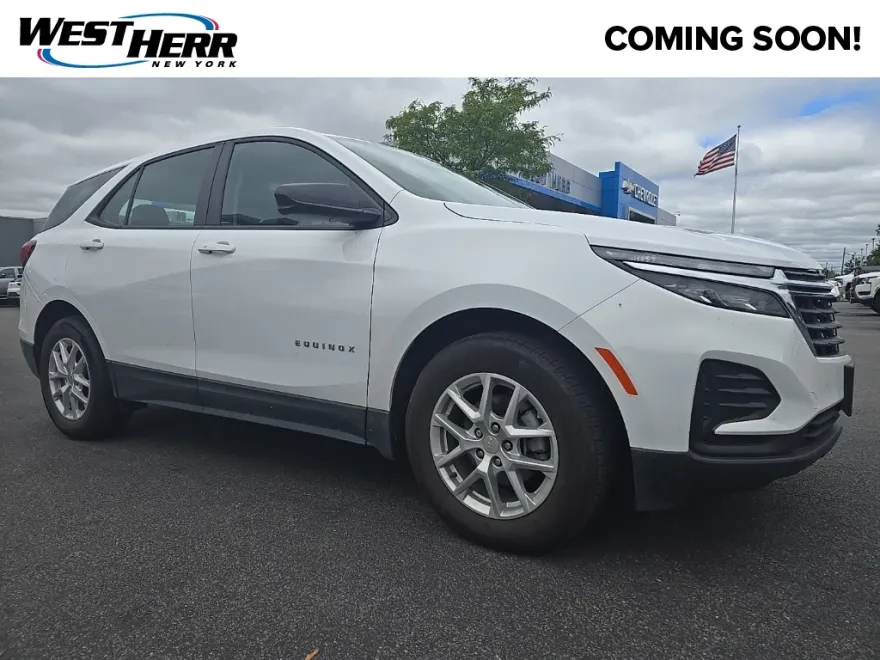 2023 Chevrolet Equinox LS photo 1