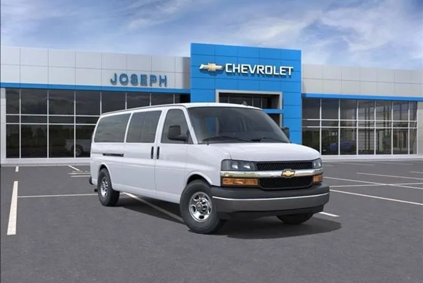 2025 Chevrolet Express 3500 LT photo 1