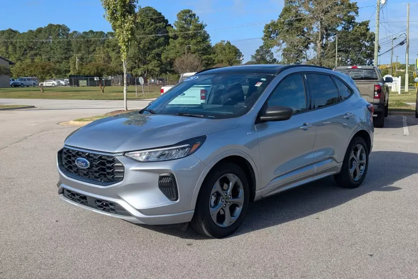 2023 Ford Escape ST-Line photo 1
